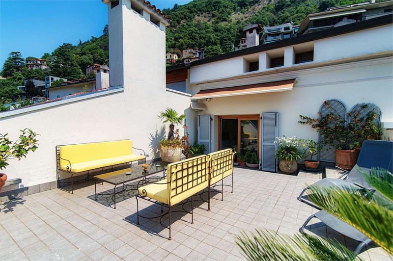 Prestigioso appartamento in villa d'epoca con vista lago mozzafiato e (2)