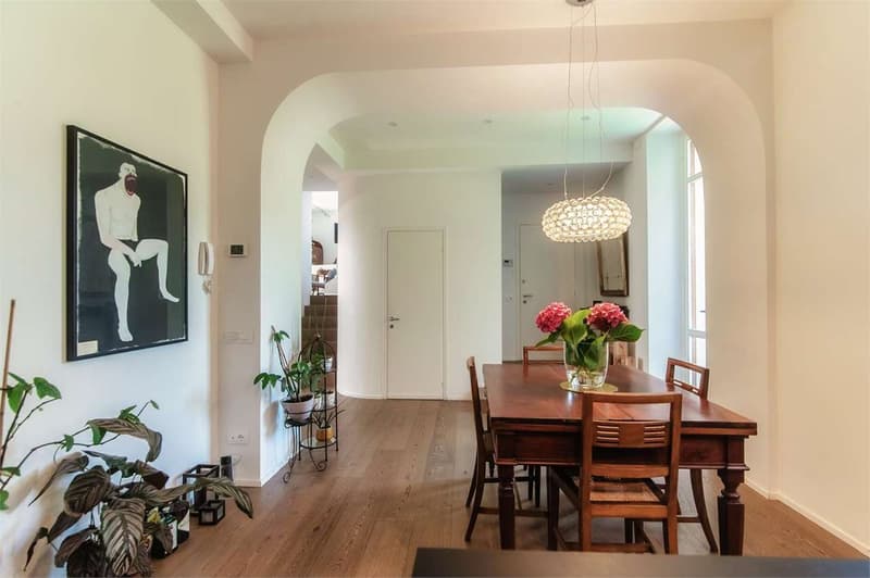 Prestigioso appartamento in villa d'epoca con vista lago mozzafiato e (5)