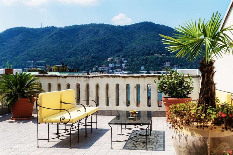 Prestigioso appartamento in villa d'epoca con vista lago mozzafiato e (3)
