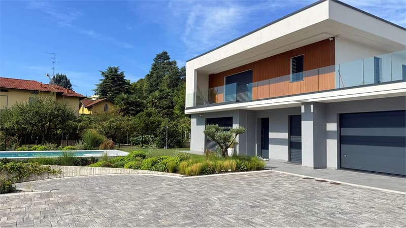 Lussuosa villa moderna con piscina riscaldata e giardino privato (1)