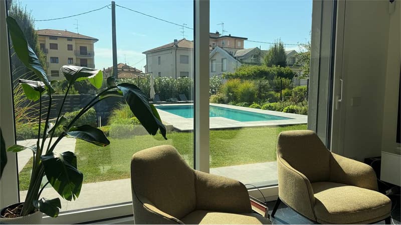 Lussuosa villa moderna con piscina riscaldata e giardino privato (10)