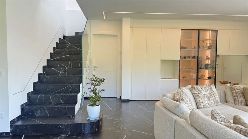 Moderna villa con piscina riscaldata a pochi minuti dalla Svizzera (8)