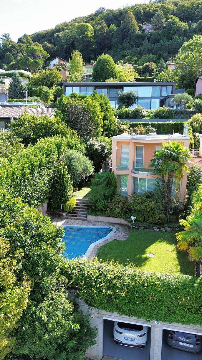 Favolosa Villa vista lago con piscina e giardino (3)