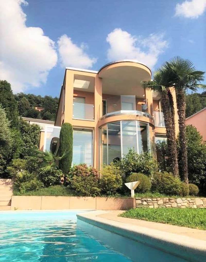 Favolosa Villa vista lago con piscina e giardino (1)