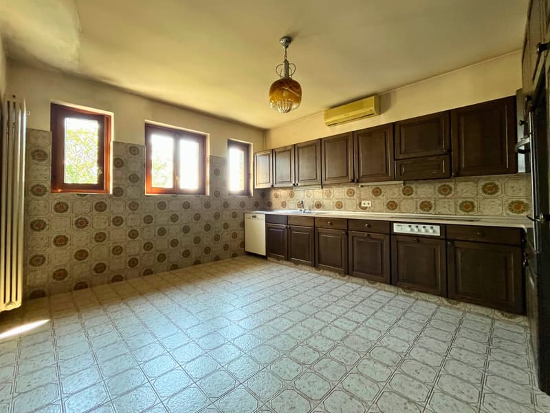 Splendida proprietà bifamiliare con piscina e vista aperta – Besazio (8)