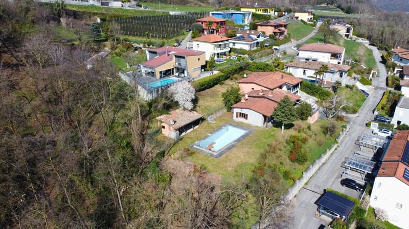 Splendida proprietà bifamiliare con piscina e vista aperta – Besazio (18)