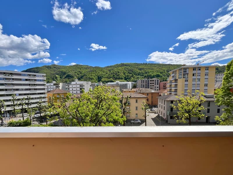 Affittasi luminoso 3.5 in centro Chiasso, in posizione strategica e ben servita (8)