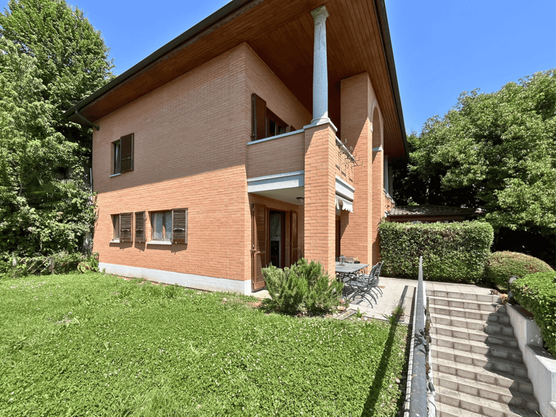 Incantevole Villa a Vacallo – 5.5 nel verde con vista panoramica (2)