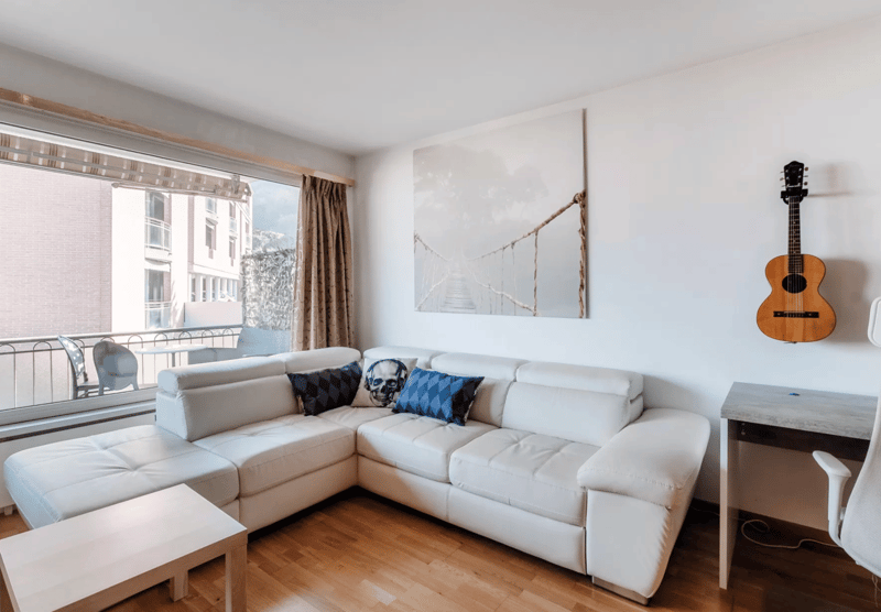 Monolocale arredato con balcone e vista lago – Paradiso (1)