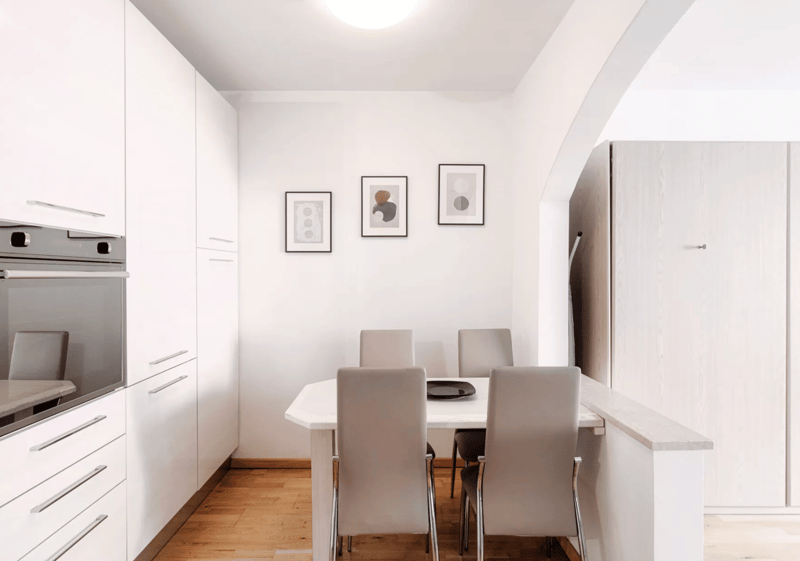 Monolocale arredato con balcone e vista lago – Paradiso (9)