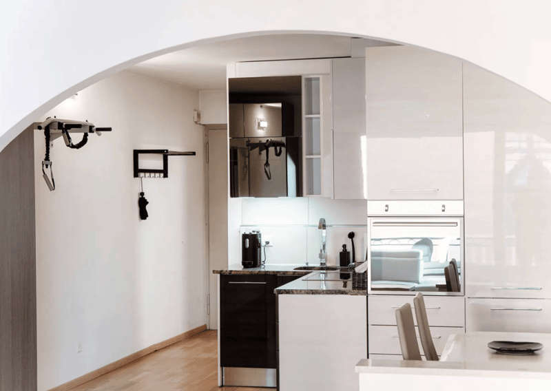 Monolocale arredato con balcone e vista lago – Paradiso (7)