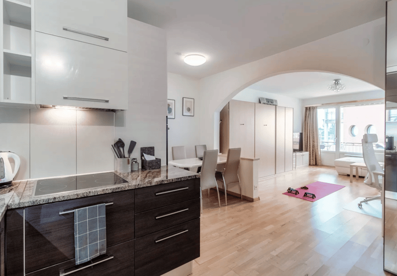 Monolocale arredato con balcone e vista lago – Paradiso (2)