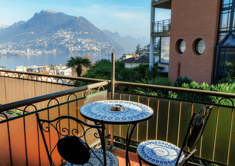 Monolocale arredato con balcone e vista lago – Paradiso (4)