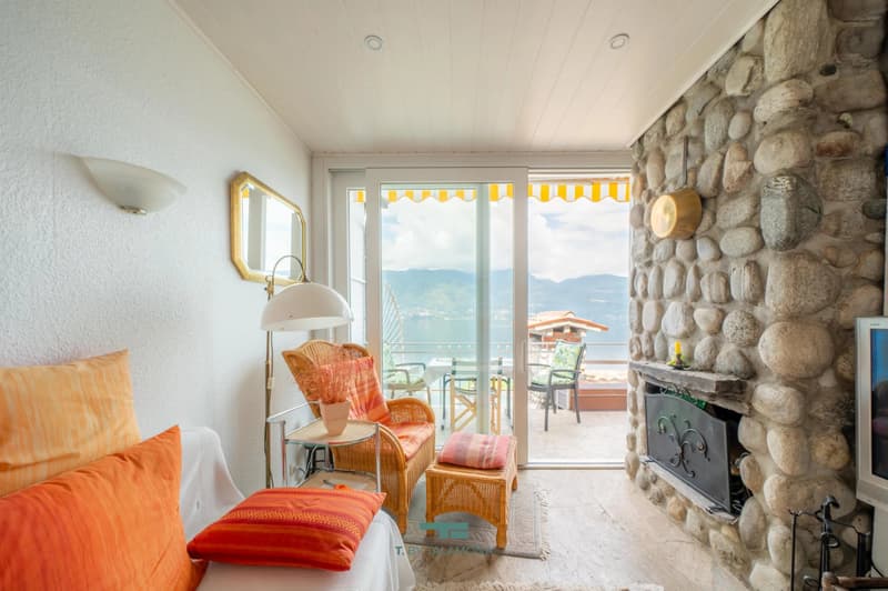 Apartment by the lake with sunny terrace and magnificent lake view (5)