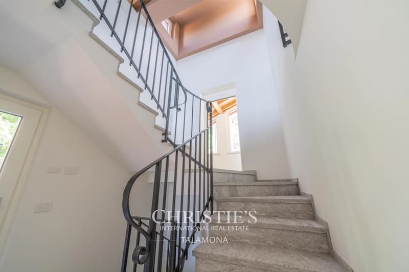 Neubau-Villa mit Garten in Gavirate (12)