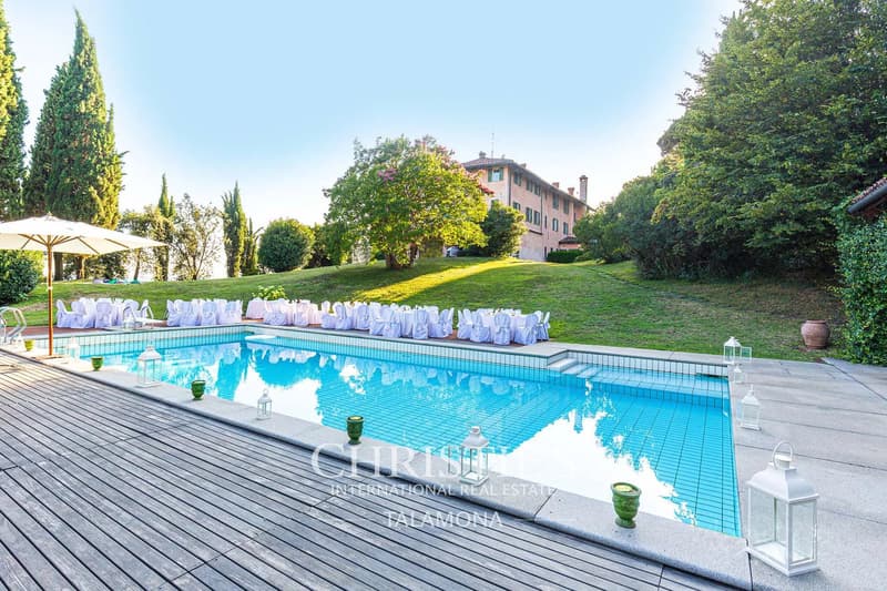 Luxusvilla mit großem Park und historischen Innenräumen in Biella (3)