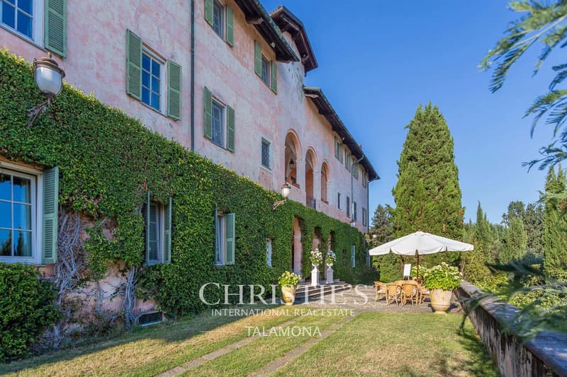 Luxusvilla mit großem Park und historischen Innenräumen in Biella (2)