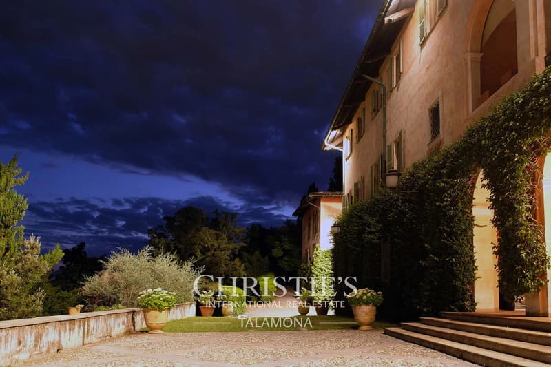 Luxusvilla mit großem Park und historischen Innenräumen in Biella (10)