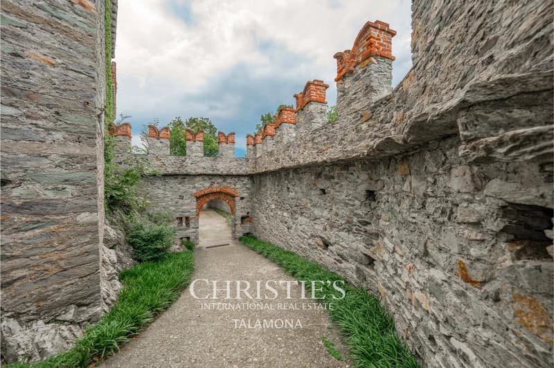 Historisches Schloss in dominanter Lage mit Panoramablick ? Montalto Dora (11)