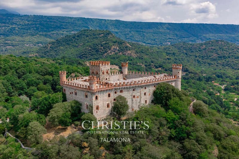 Historisches Schloss in dominanter Lage mit Panoramablick ? Montalto Dora (6)