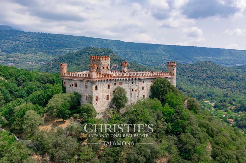 Historisches Schloss in dominanter Lage mit Panoramablick ? Montalto Dora (5)