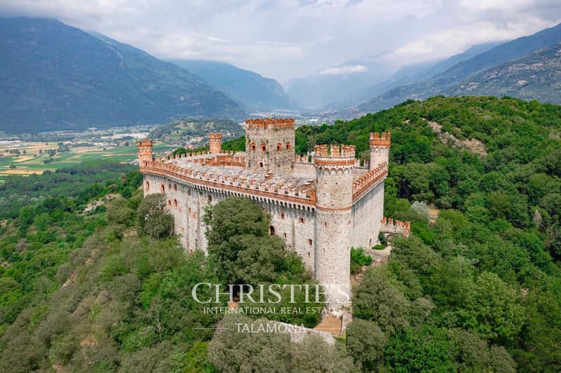 Historisches Schloss in dominanter Lage mit Panoramablick ? Montalto Dora (8)
