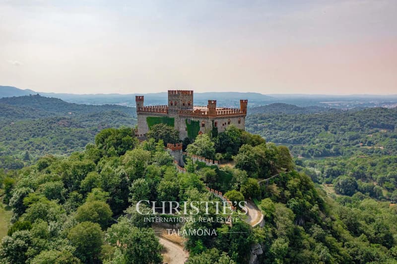 Historisches Schloss in dominanter Lage mit Panoramablick ? Montalto Dora (4)