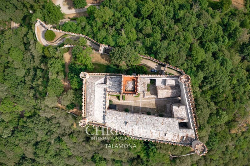 Historisches Schloss in dominanter Lage mit Panoramablick ? Montalto Dora (3)