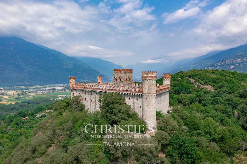 Historisches Schloss in dominanter Lage mit Panoramablick ? Montalto Dora (2)