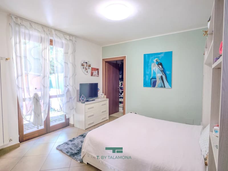 Apartment with garden and garage (11)