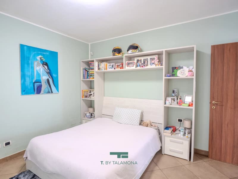 Apartment with garden and garage (12)