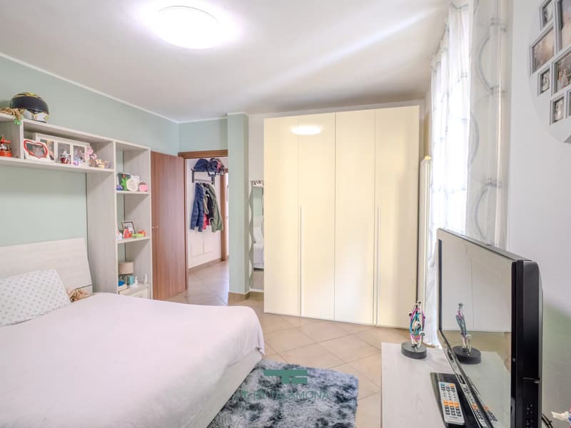 Apartment with garden and garage (13)