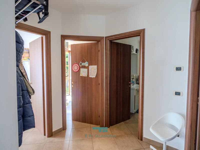 Apartment with garden and garage (10)