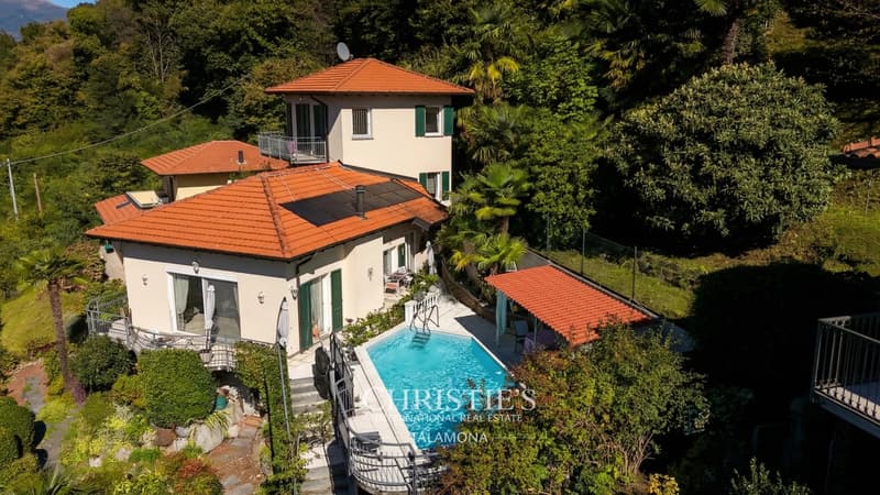 Villa mit Seeblick und Pool ? Tronzano Lago Maggiore (2)
