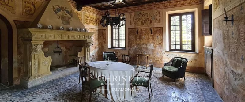 Historisches Schloss mit 17 Zimmern in Cavallirio (3)