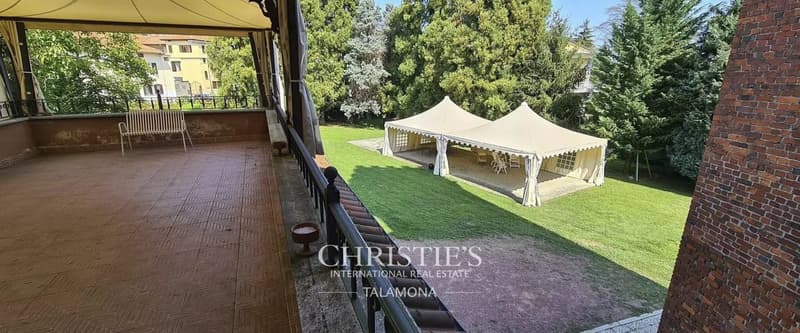 Historisches Schloss mit 17 Zimmern in Cavallirio (5)