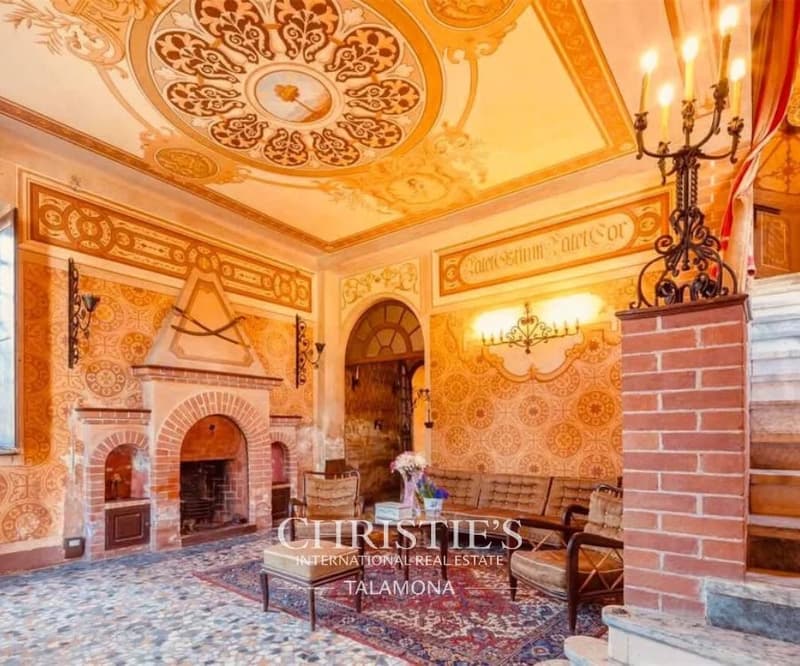 Historisches Schloss mit 17 Zimmern in Cavallirio (2)