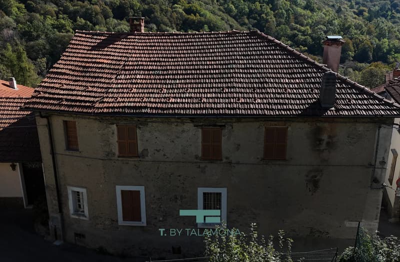 Grande maison à rénover dans le village historique de Due Cossani (7)