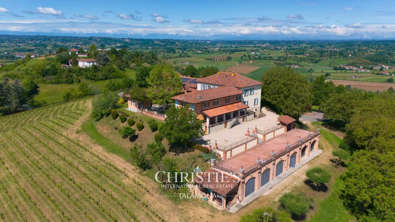 Weingut mit Panoramablick über die UNESCO-Hügel bei Asti (4)