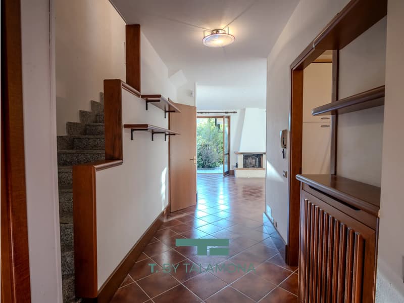 Grande villa d'angle avec jardin et veranda (12)