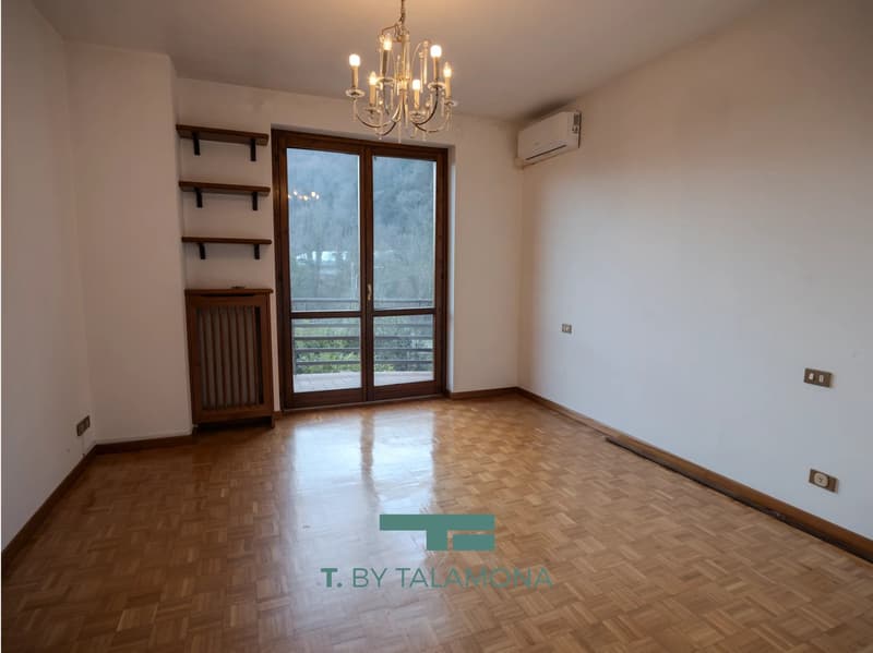 Grande villa d'angle avec jardin et veranda (13)