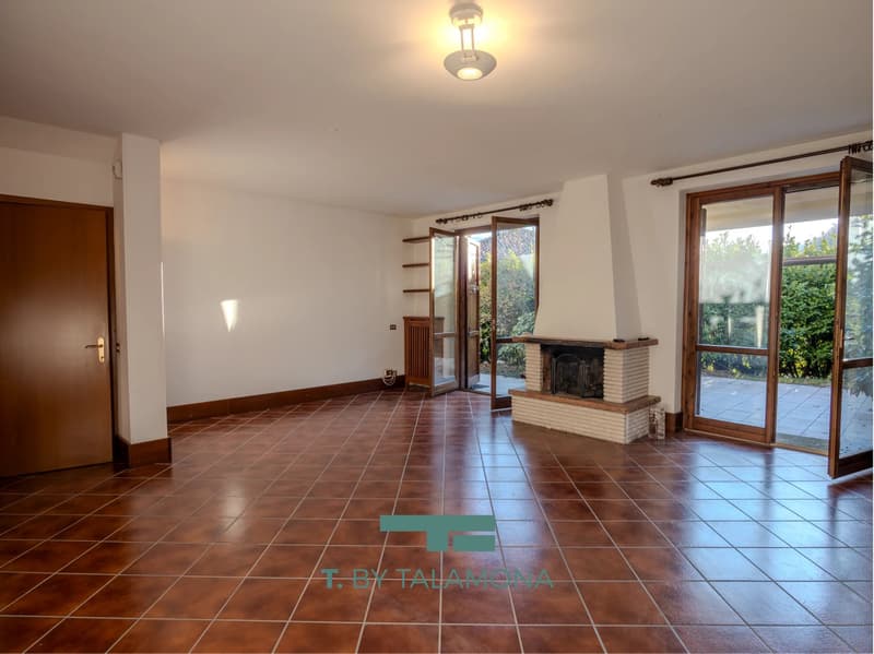 Grande villa d'angle avec jardin et veranda (3)