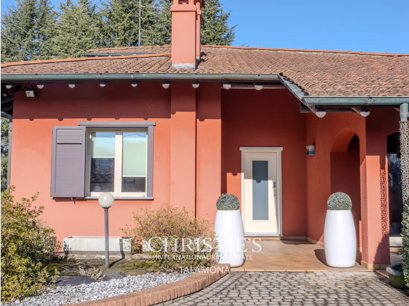 Elegante Villa mit Pool und Garten in Dormelletto (2)