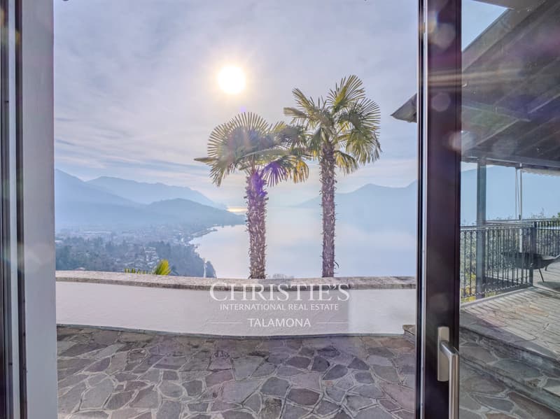 Villa mit Panoramablick, Terrasse und Pool in Luino (12)