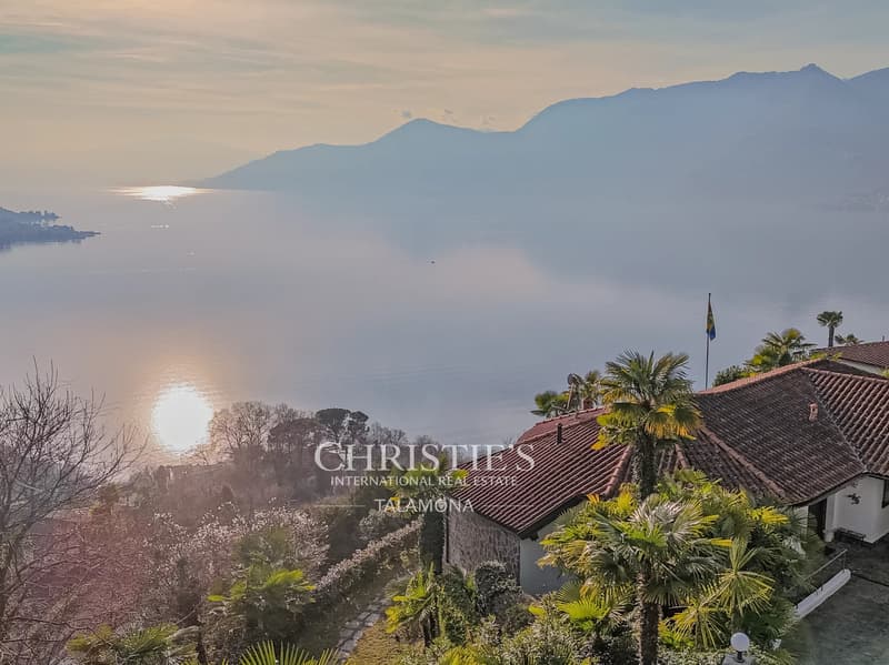 Villa mit Panoramablick, Terrasse und Pool in Luino (5)
