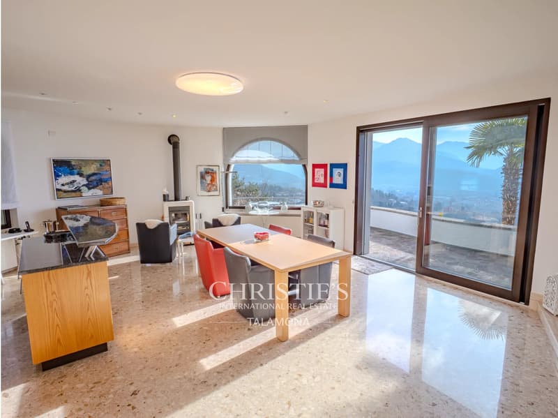 Villa mit Panoramablick, Terrasse und Pool in Luino (8)