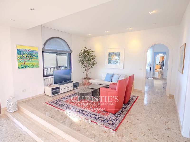 Villa mit Panoramablick, Terrasse und Pool in Luino (9)