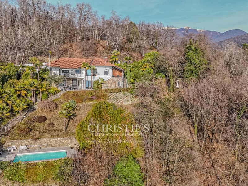 Villa mit Panoramablick, Terrasse und Pool in Luino (7)