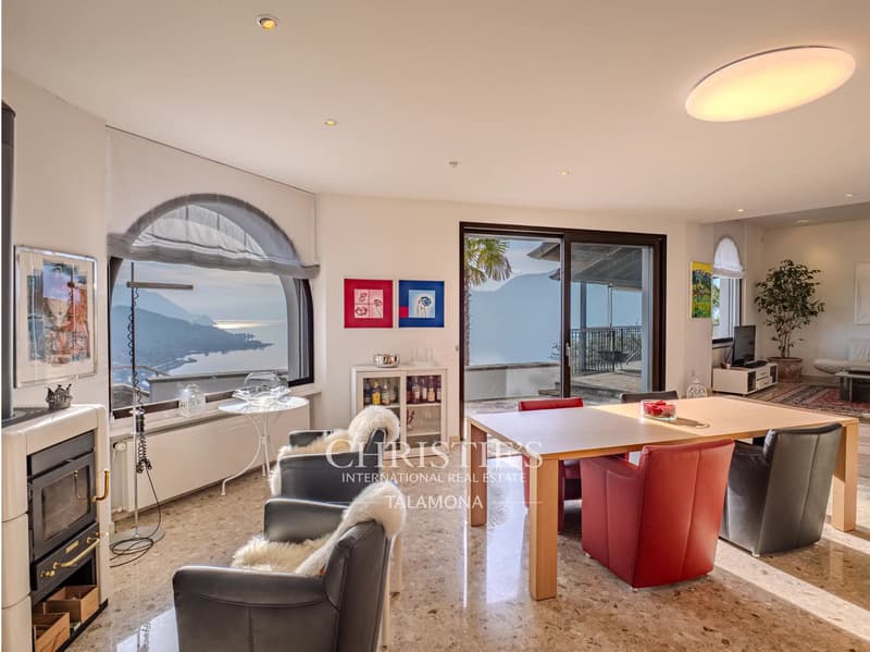 Villa mit Panoramablick, Terrasse und Pool in Luino (13)