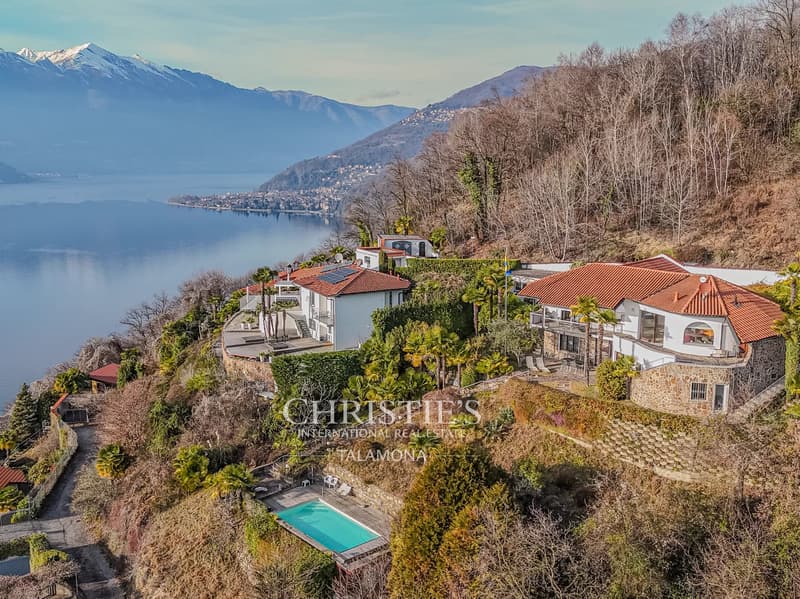 Villa mit Panoramablick, Terrasse und Pool in Luino (2)